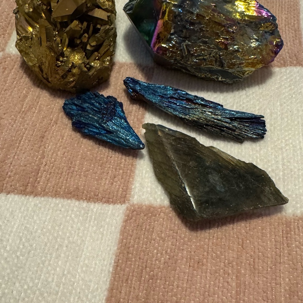 Multicolor Decorative Crystal Set - Picture 4 of 4